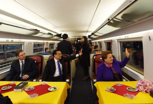 “高铁外交”：李克强邀请中东欧16国领导人共乘高铁
